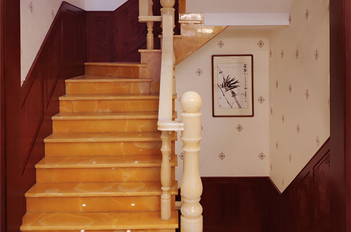 金华中式别墅室内汉白玉石楼梯的定制安装装饰效果